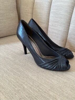 Adrianna Papell metallic navy blue peep toe heel pumps size 8 NEW